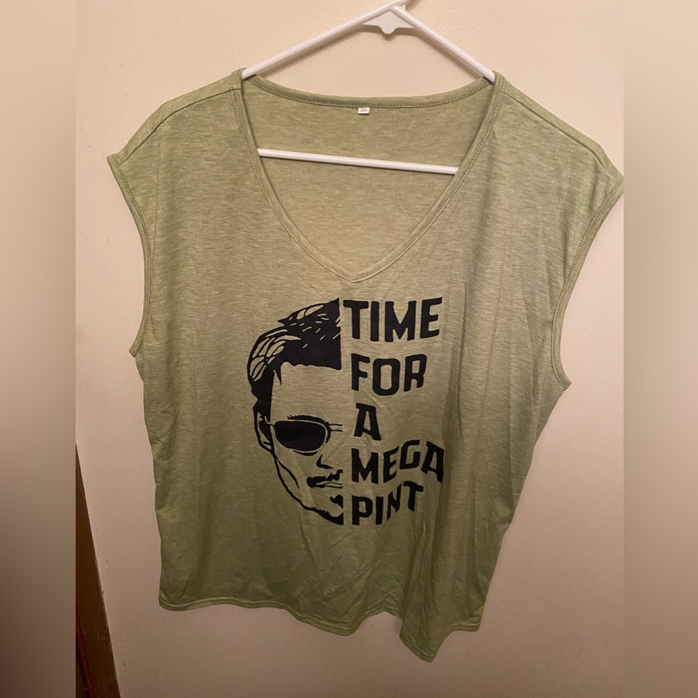Johnny Depp mega pint tee, sz 3x but too small, runs more like a 1x. NWOT